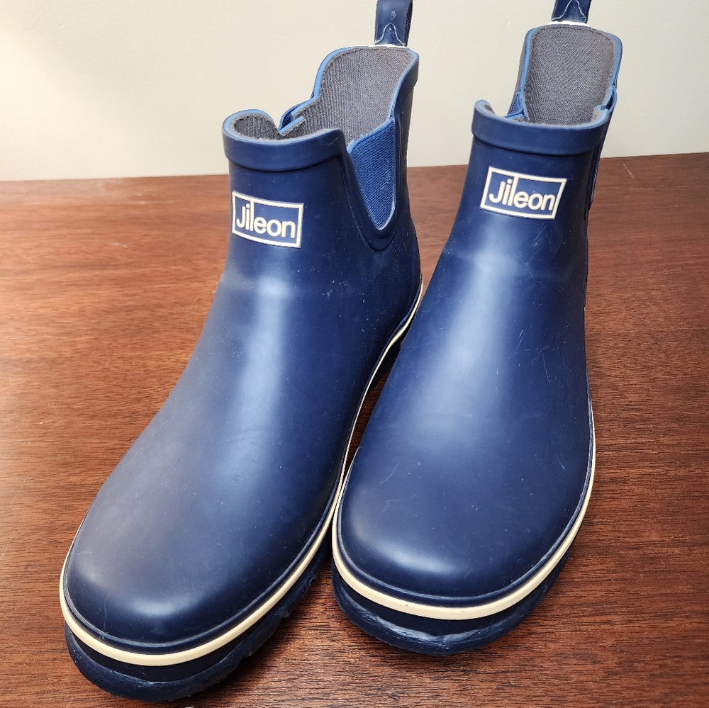 Jileon Women's Blue Ankle Rain Boots. New. Never Worn. Size 9 US. (Size 7 UK)